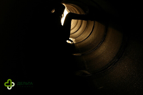 Девушка в трубе